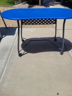 Nice table on wheels