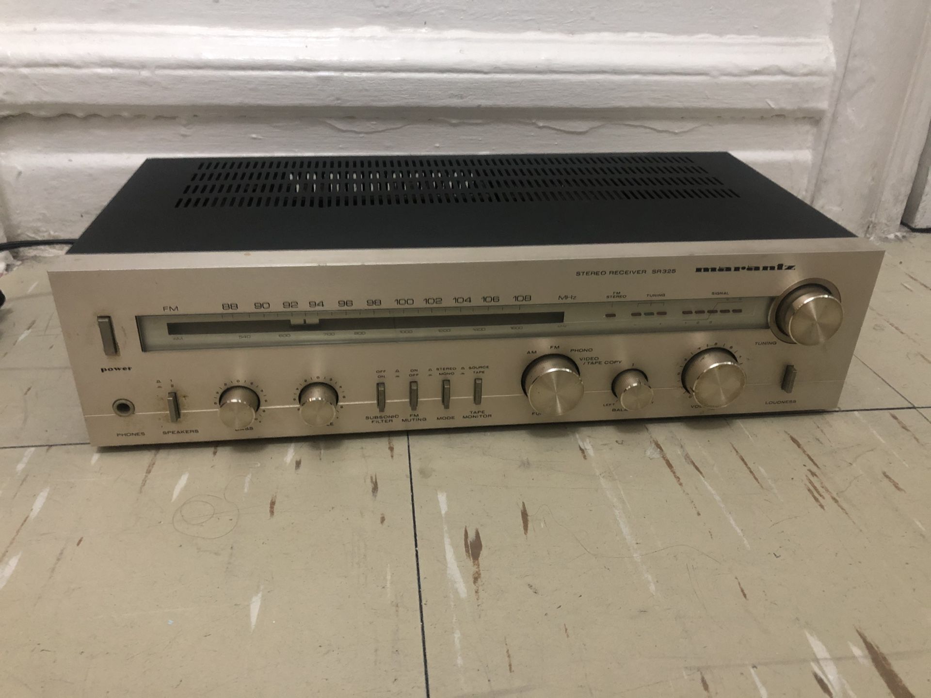 Marantz stereo receiver model no. SR 325