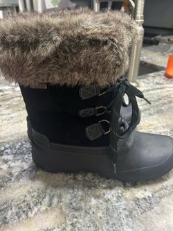 Khombu Black Winter Snow Boot with Faux Fur