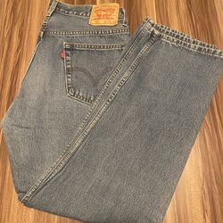 Levi’s Jean Size 35x32                                    M