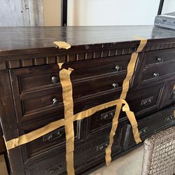 Dresser with mirror and standing dresser