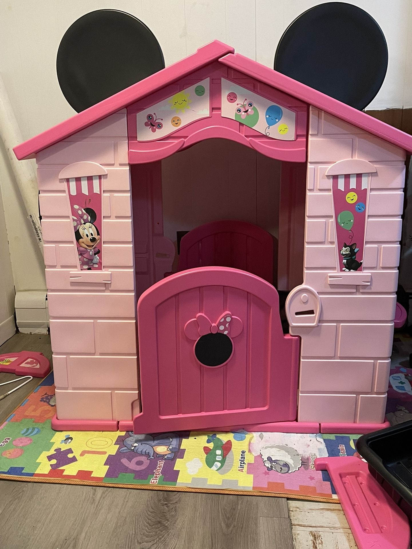 Mini Mouse Girl Play Room