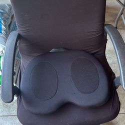 Desk chair with memory foam cushion