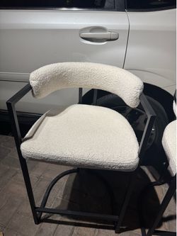2 kitchen island chairs