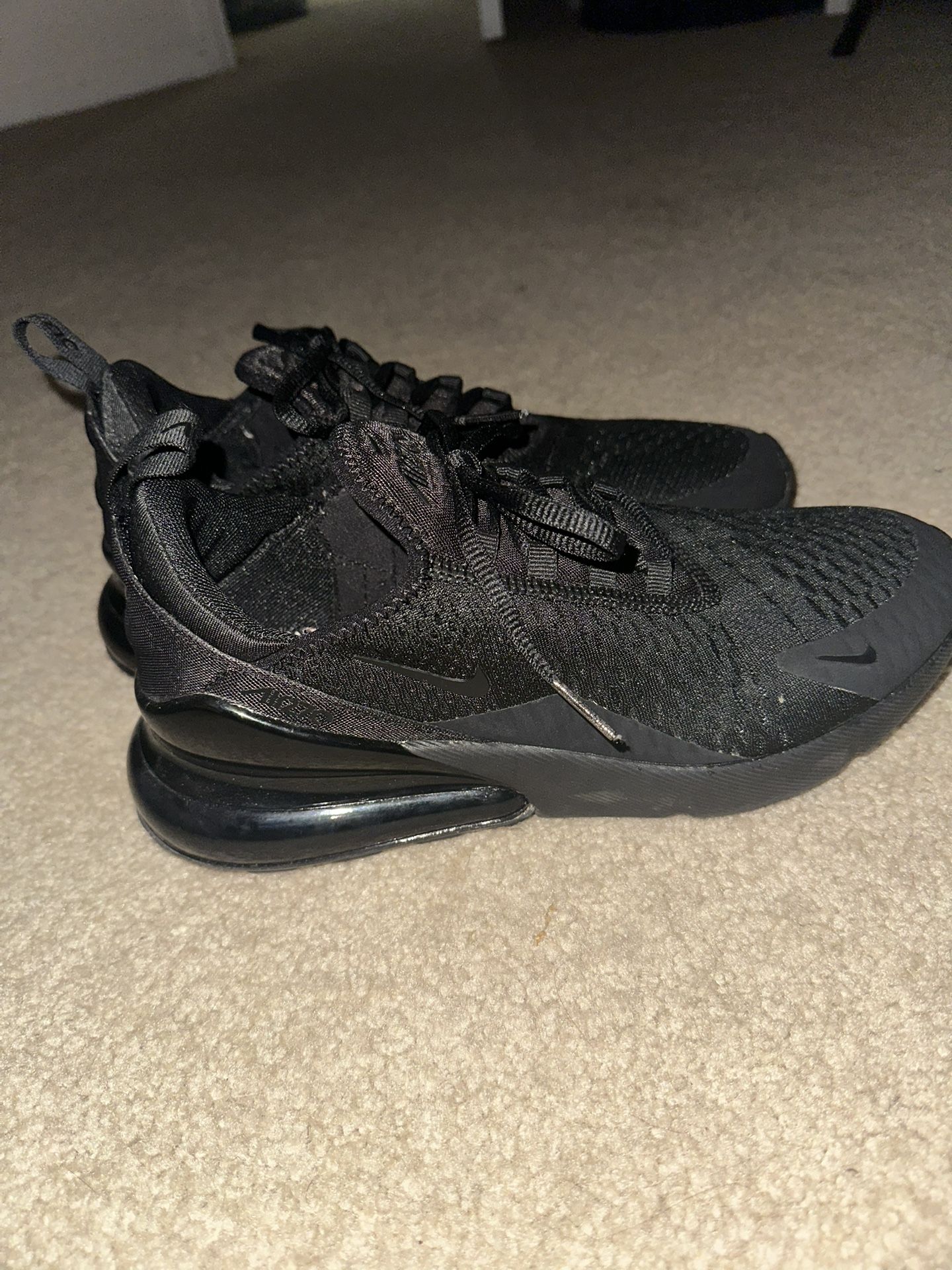 black nike air max 270
