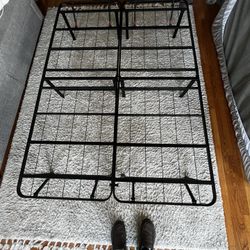 Queen Size Metal Bed Frame – Heavy Duty