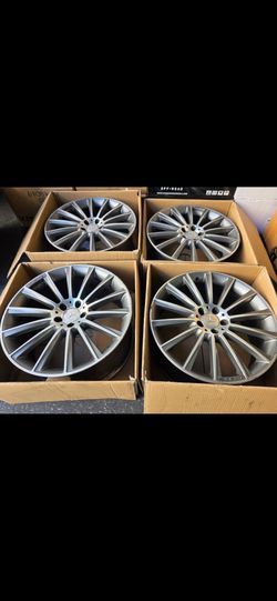 20" Mercedes Benz AMG OEM rims
