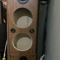 2 Speaker Boxes