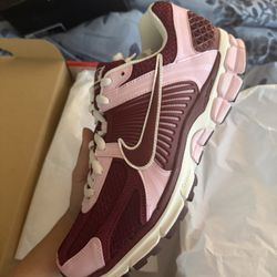 Nike Vomero Pink Foam  Size 11 W/9.5 M