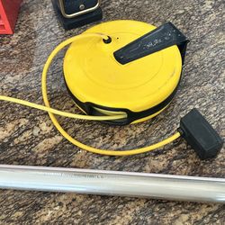 Super Bright Retracting Work Light
