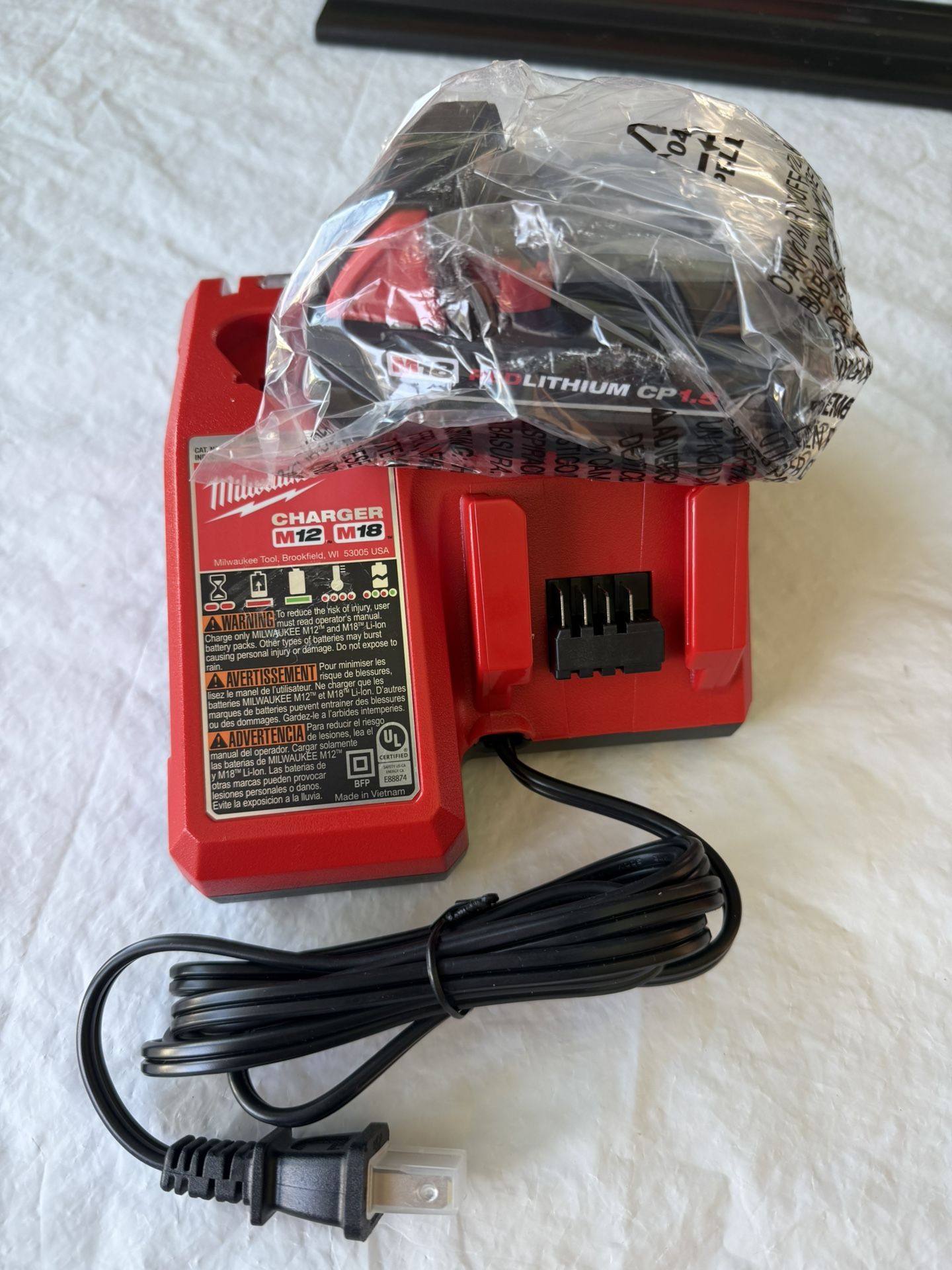 Milwaukee M12/m18 Charger With M18 1.5 Battery 