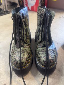Dr marten Sinclair boots women’s size 6