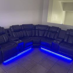 Black electric reclining modular sectional. Excellent condition.
