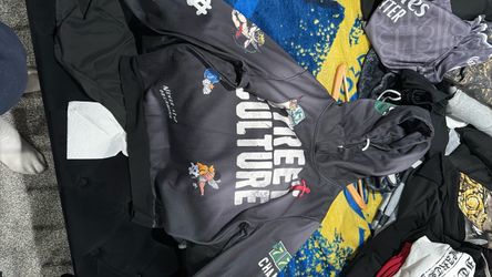 Size medium street culture sweater