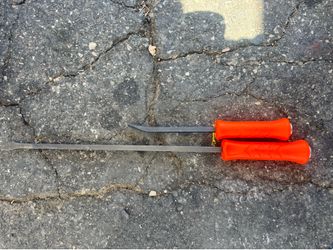 Snap-on 2-piece striking pry bar set with orange handles