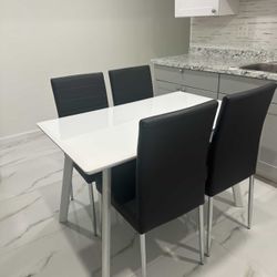 Great small 47 by 30 brand new White lacquer table with 4 chairs 