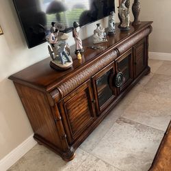 TV Console & Coffee Table Set – Solid Wood, Excellent Condition
