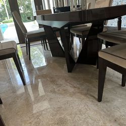 High End Dining Table And Chairs. Retail $5000