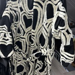 Long Printed Coat In Black/white With Belt 
