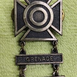 US Army Marksman badge w/2 bars - grenade/pistol