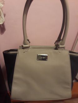 Nine West Purse, in good condition.
