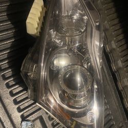 2010 Infiniti G37 Driver Side Headlight Assembly
