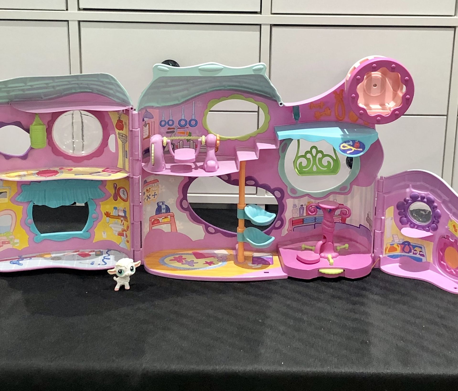 Littlest Pet Shop LPS Fitness Club Gym