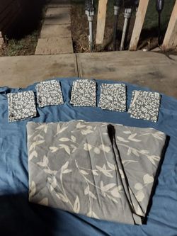 Table Cloth & 5 Placemats