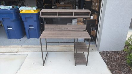 Computer desk