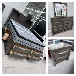 4pc Queen a bedroom Set 💞