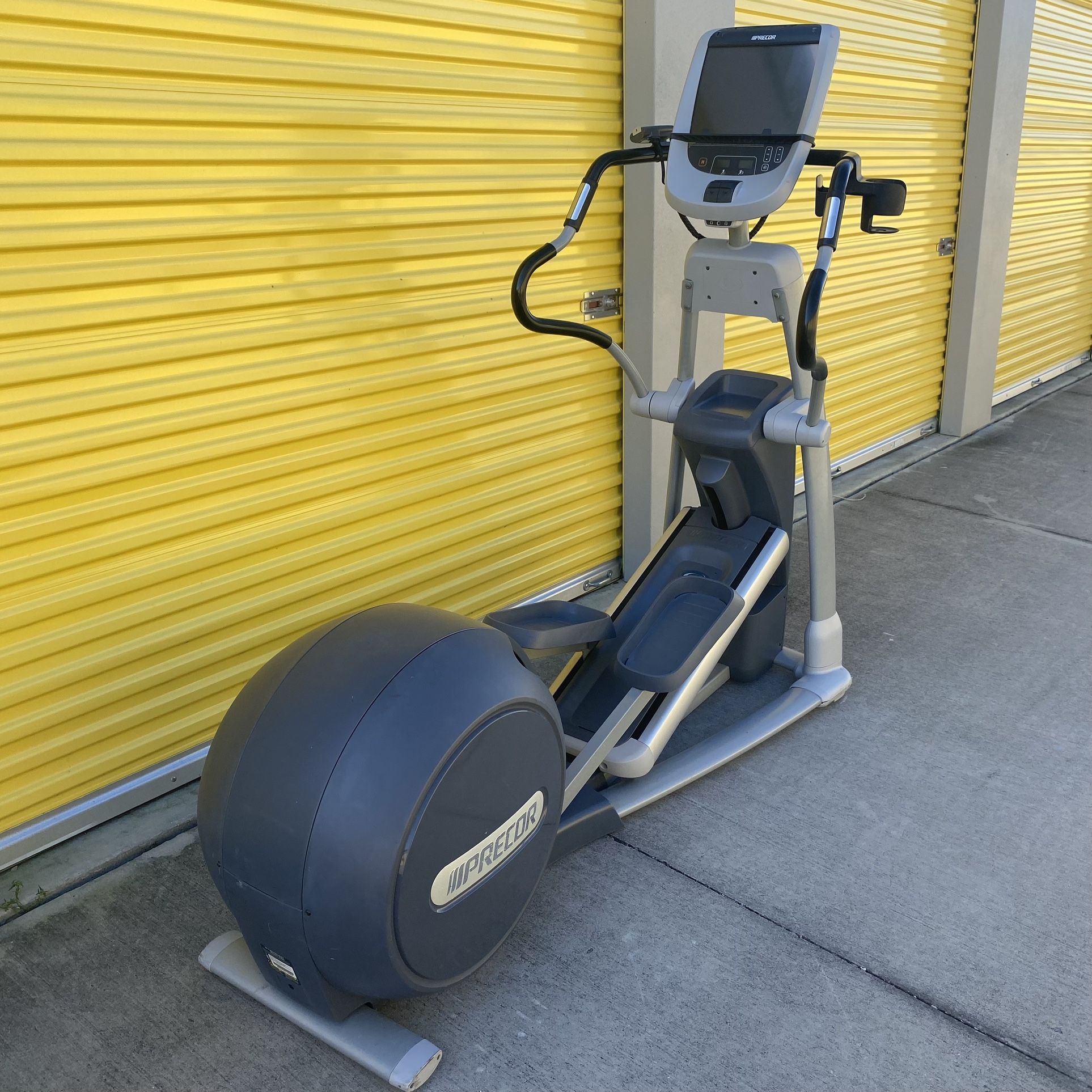 Precor Commercial Gym EFX 885 Elliptical Crosstrainer w/ p80 Console