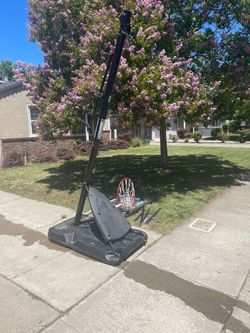 FREE FREE FREE Basketball hoop adjustable