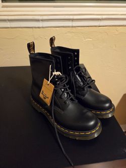 Doc Martens womans size 7