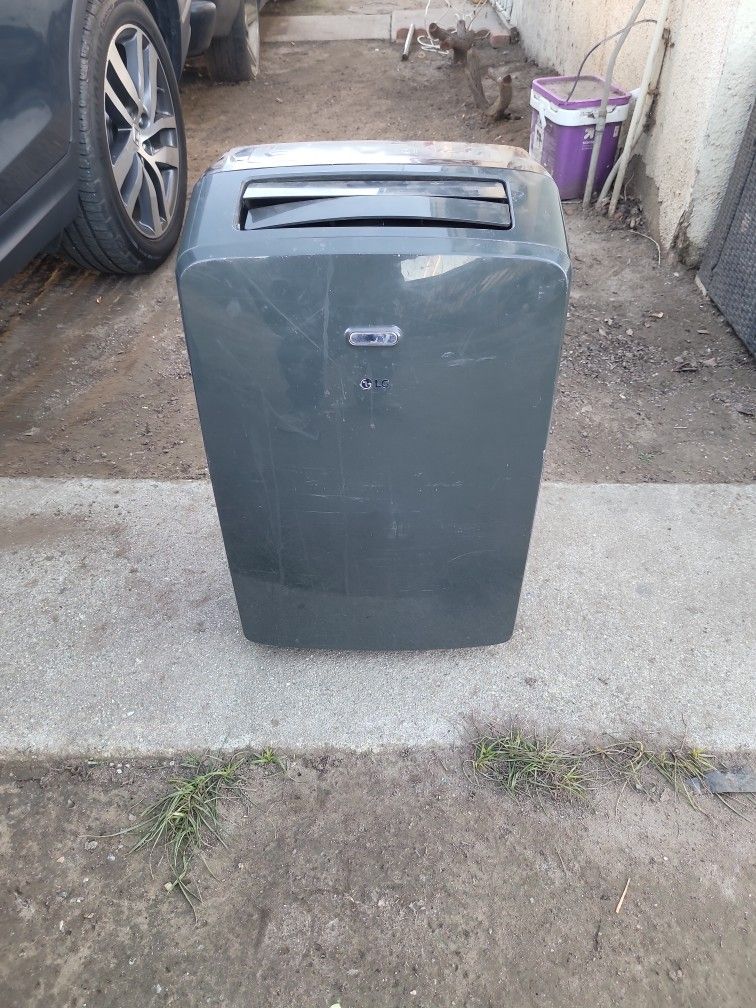 LG Portable Air Conditioner Works Great