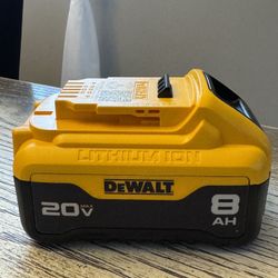 NEW DEWALT 20v 8AH BATTERY