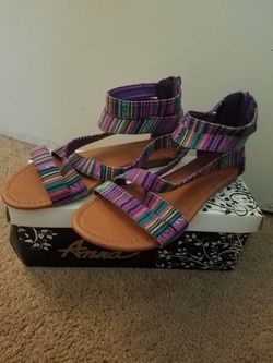 Multicolored womens sandals sz 7.5