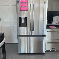 New Scratch And Dent Midea Stainless Steel French Door Fridge. 2 Year Manufacture Warranty 