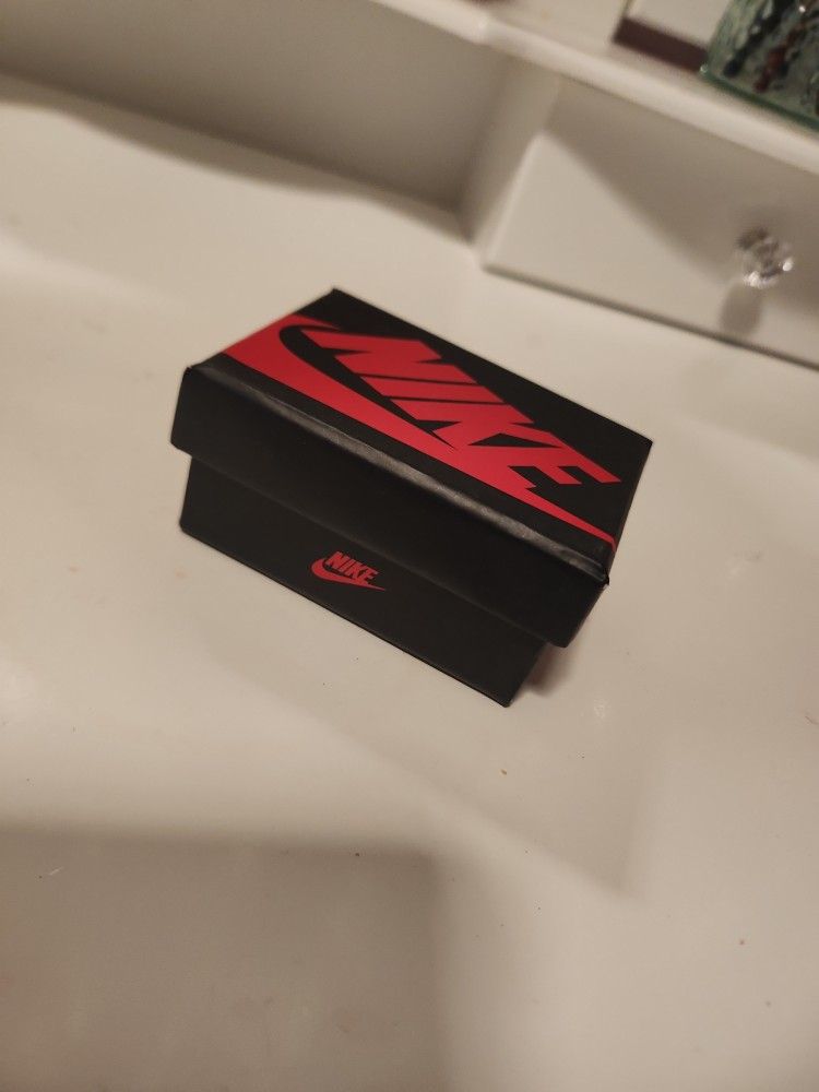 Mini Jordan 1's box with pair of Jordan's keychains
