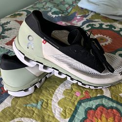 Men’s On Cloudboom size 10.5 Oncloud