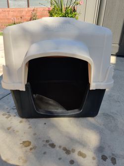 Medium Petsmate Doghouse with Door Flap