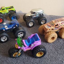 Monster jam hotwheels monster trucks 1:64 lot of 5 please read full description