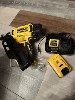 20-Volt 30 Cordless Framing Nailer with charger and battery
