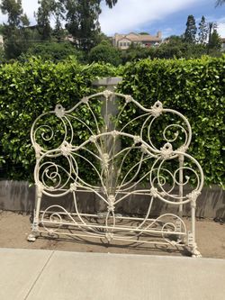 Queen Solid White Iron Bed Frame