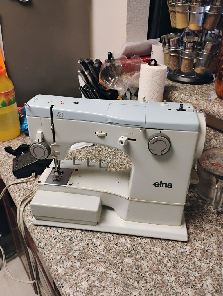 Elna Supermatic Super 62C Sewing Machine with Foot Pedal
