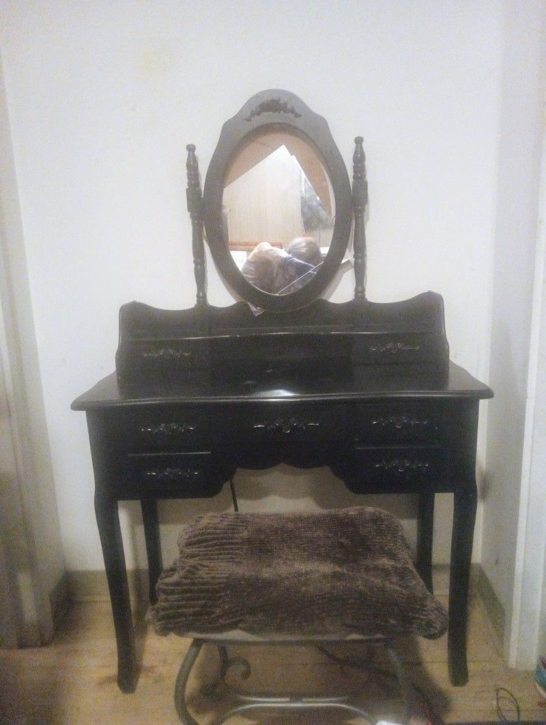 Victorian Style Black Makeup Table