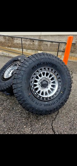 17" KMC w- 35" RT tires 35x12.50R17