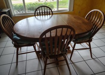Dining table; 4 chairs