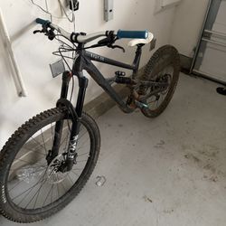 Specialized Status 2 170 SIZE L