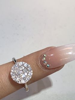 18k white gold round diamond cluster engagement ring