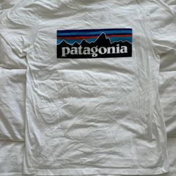 PATAGONIA ** SIZE SMALL ** WHITE T-SHIRT **
